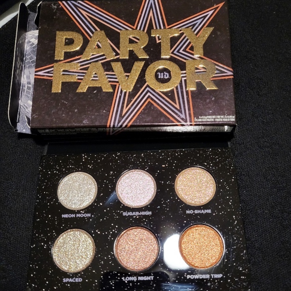 Urban Decay Party Favor Moondust Eyeshadow Limited Edition Palette. BNIB